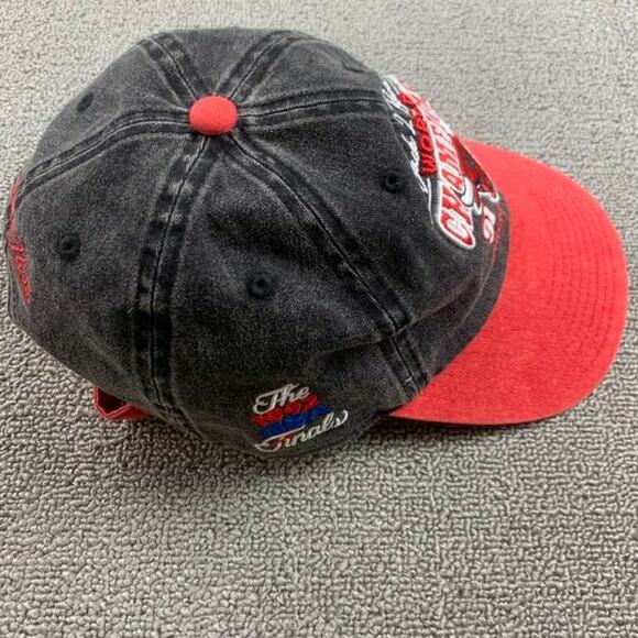 Mitchell & Ness HWC CHICAGO BULLS Back to Back World Champions Buckle Strap Cap - Picture 4 of 8